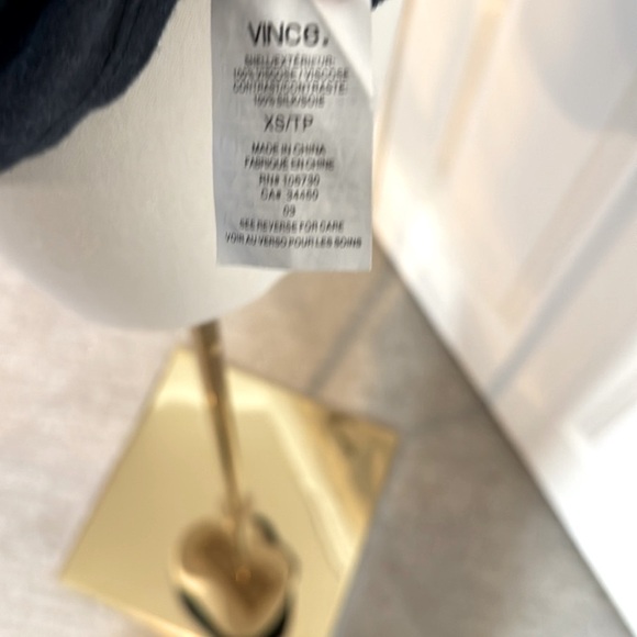 vince. Blue tank with 100% silk side stripe detail XS NWOT - Picture 8 of 11